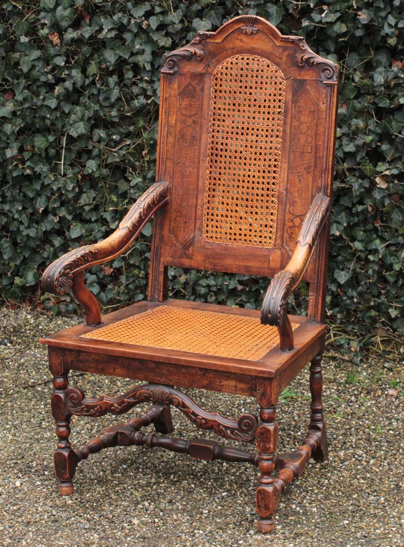 antiker-italienischer-stuhl